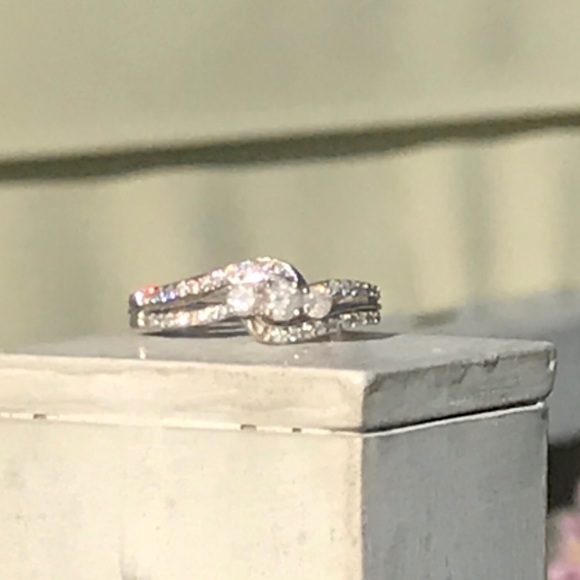 ❌❌❌❌SOLD❌❌❌BEAUTIFUL GENUINE DIAMOND RING - Picture 3 of 12